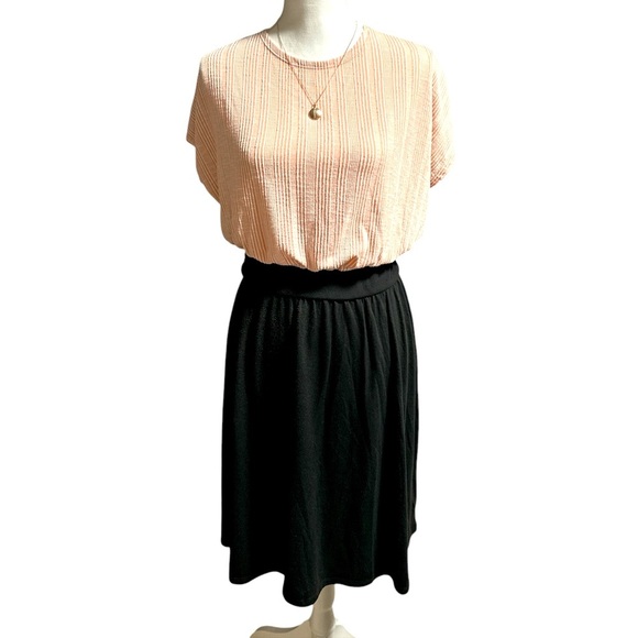 Lightweight Versatile Black Midi Skirt - Picture 1 of 9